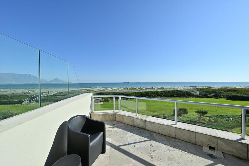 To Let 3 Bedroom Property for Rent in Dolphin Beach Western Cape